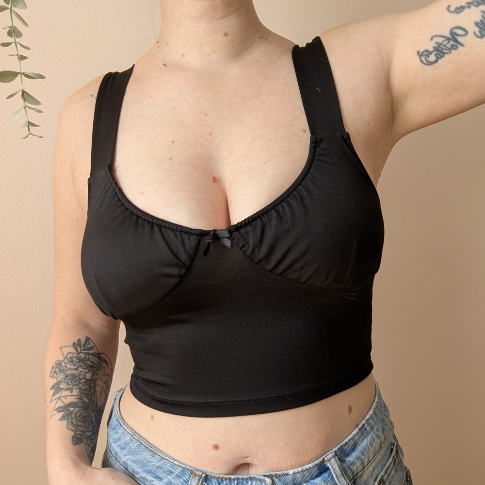 Black Sleeveless Crop Top